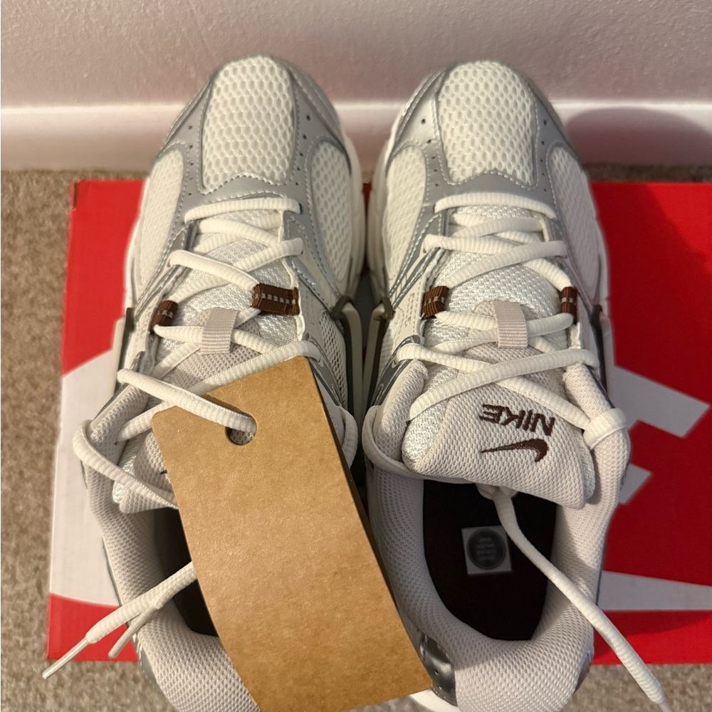 Nike V5 Runner White and Silver and Brown Athletic Shoes - Picture 4 of 7